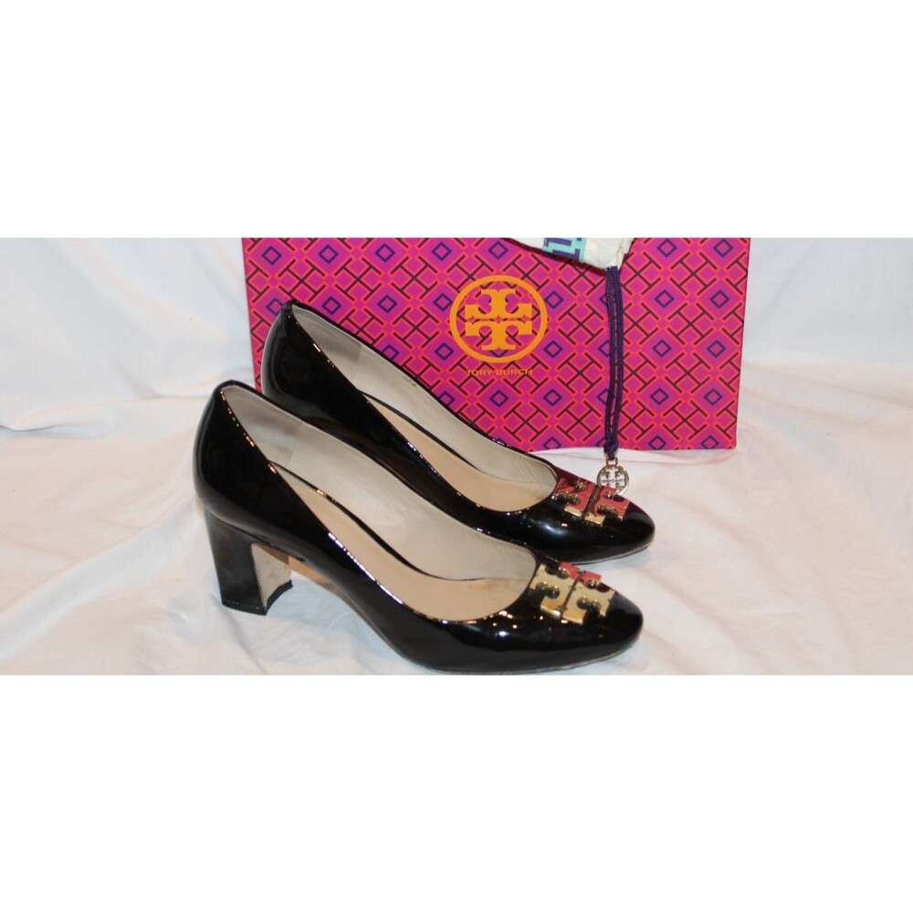 TORY BURCH Raleigh Black Patent Leather Gold Logo Pumps NEW SZ 7 USED